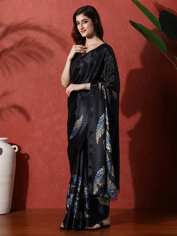Pre-Draped_Ready_to_Wear_Chinnon_Fabric_Digital_Printed_Saree_With_Unstiched_Blouse