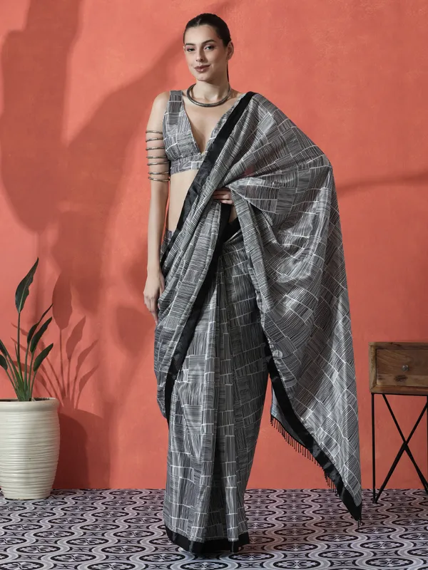 Pre-Draped_Ready_to_Wear_Chinnon_Fabric_Digital_Printed_Saree_With_Unstiched_Blouse