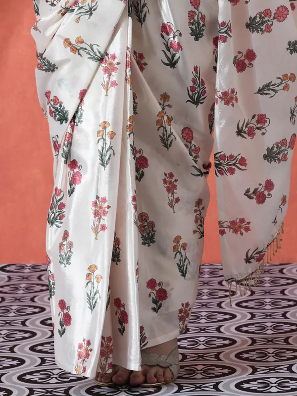 Pre-Draped_Ready_to_Wear_Chinnon_Fabric_Digital_Printed_Saree_With_Unstiched_Blouse