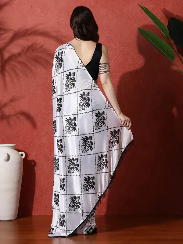 Pre-Draped_Ready_to_Wear_Chinnon_Fabric_Digital_Printed_Saree_With_Unstiched_Blouse