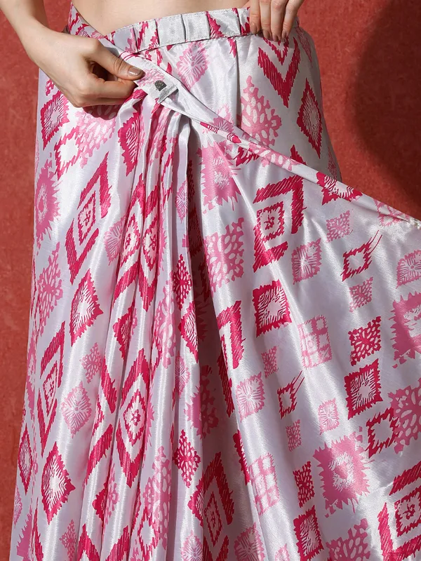 Pre-Draped_Ready_to_Wear_Chinnon_Fabric_Digital_Printed_Saree_With_Unstiched_Blouse