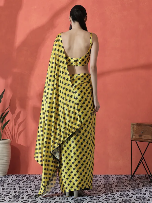 Pre-Draped_Ready_to_Wear_Chinnon_Fabric_Digital_Printed_Saree_With_Unstiched_Blouse