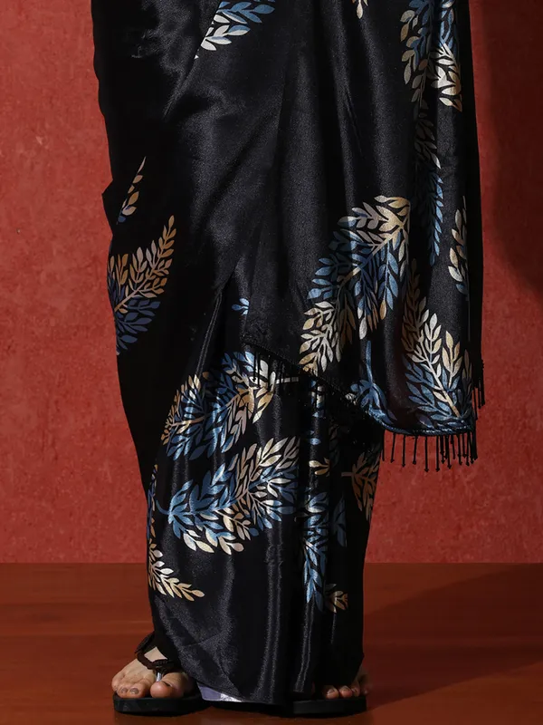Pre-Draped_Ready_to_Wear_Chinnon_Fabric_Digital_Printed_Saree_With_Unstiched_Blouse