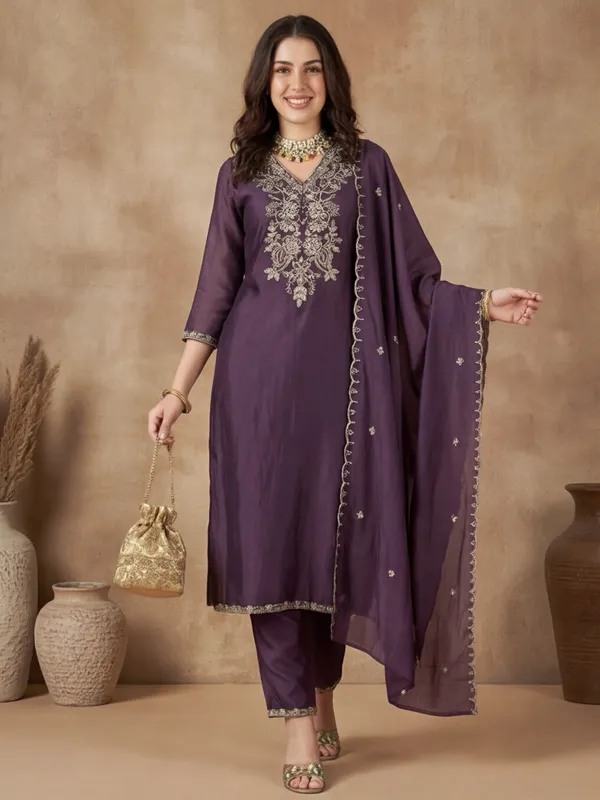 Women_Embroidered_Vichitra_Silk_kurta_set