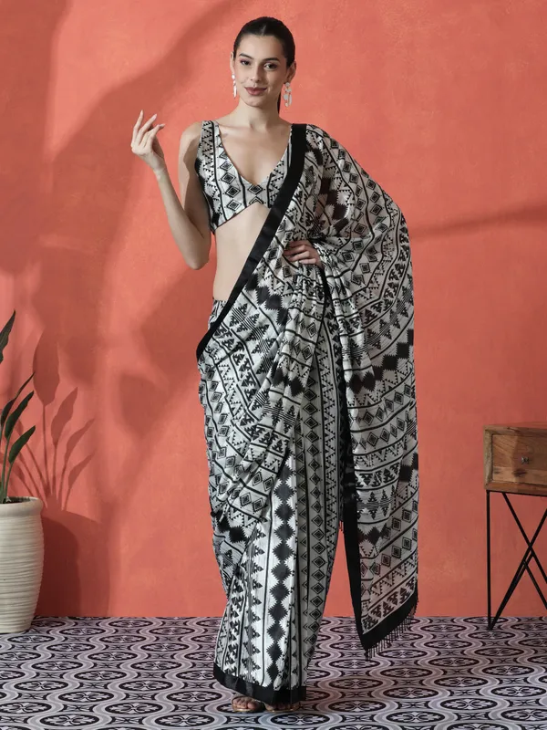 Pre-Draped_Ready_to_Wear_Chinnon_Fabric_Digital_Printed_Saree_With_Unstiched_Blouse