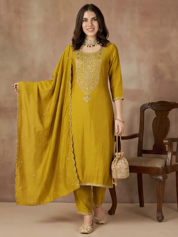 Women_Embroidered_Vichitra_kurta_set