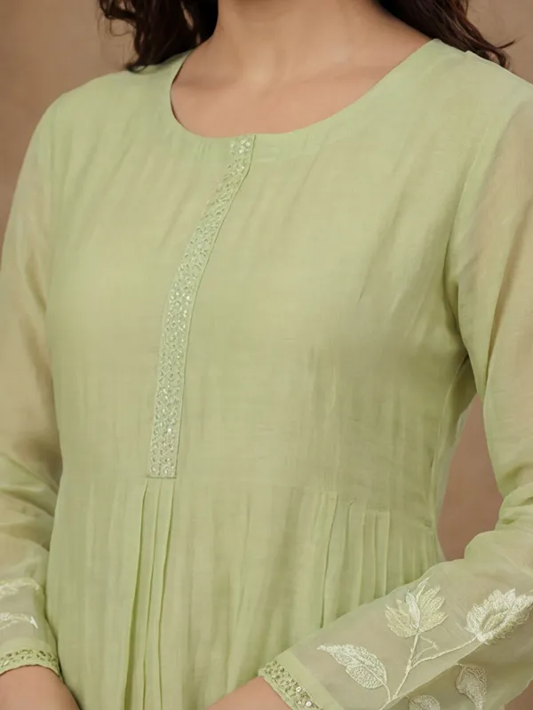 New_Embroidered_Work_Chanderi_Silk_Kurta_Set