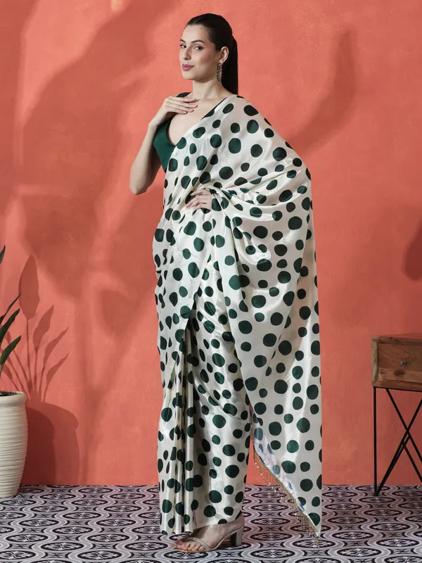 Pre-Draped_Ready_to_Wear_Chinnon_Fabric_Digital_Printed_Saree_With_Unstiched_Blouse