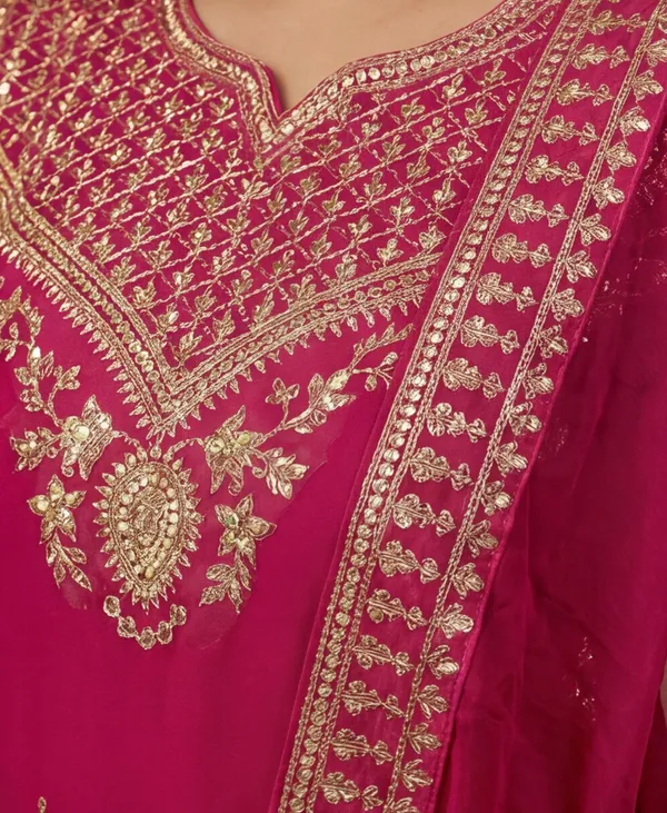 Women_Embroidered_Georgette_kurta_set