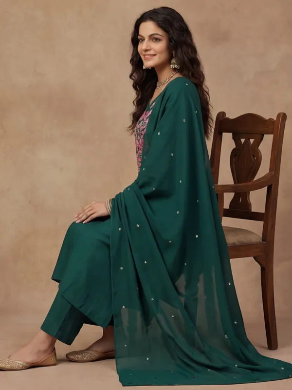 New_Embroidered_Work_Rayon_Kurta_Set