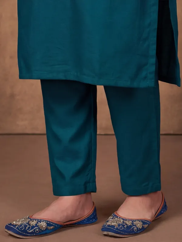 New_Embroidered_Work_Rayon_Kurta_Set