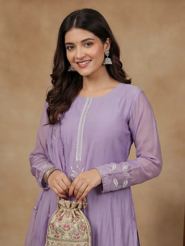 New_Embroidered_Work_Chanderi_Silk_Kurta_Set