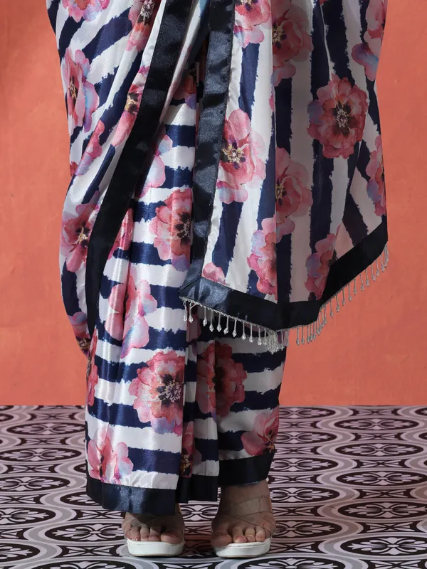 Pre-Draped_Ready_to_Wear_Chinnon_Fabric_Digital_Printed_Saree_With_Unstiched_Blouse
