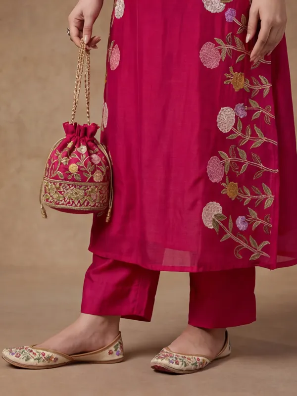 New_Embroidered_Work_Chanderi_Kurta_Set