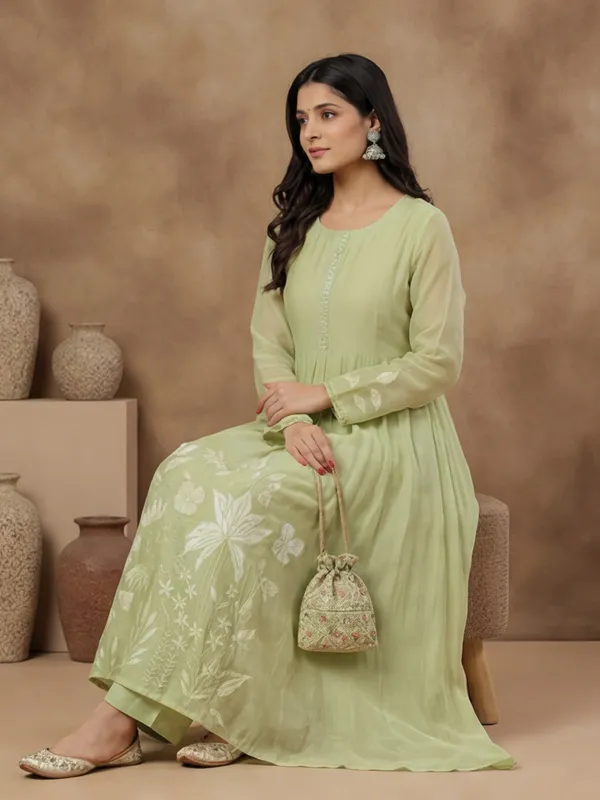 New_Embroidered_Work_Chanderi_Silk_Kurta_Set