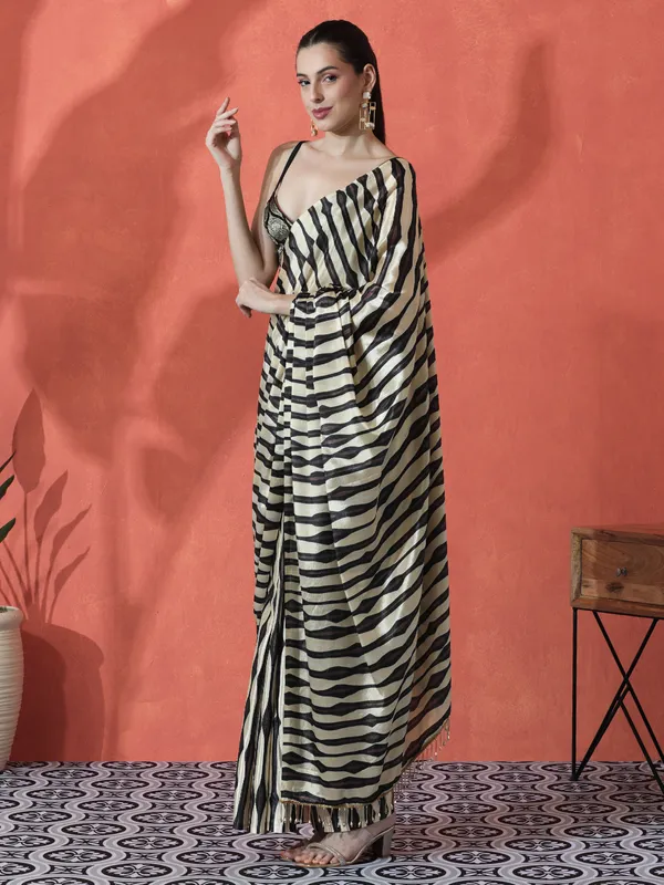 Pre-Draped_Ready_to_Wear_Chinnon_Fabric_Digital_Printed_Saree_With_Unstiched_Blouse