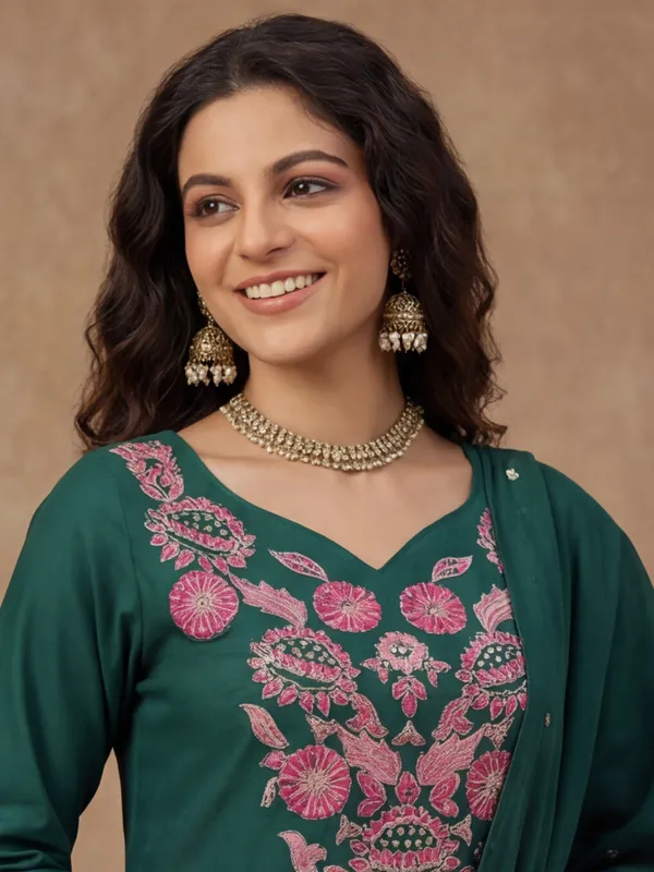 New_Embroidered_Work_Rayon_Kurta_Set