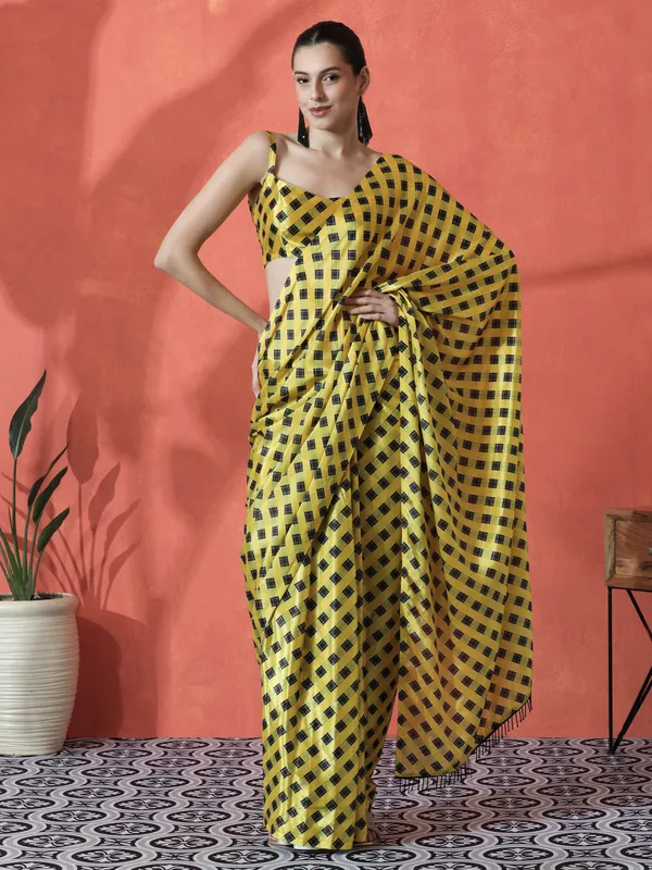 Pre-Draped_Ready_to_Wear_Chinnon_Fabric_Digital_Printed_Saree_With_Unstiched_Blouse