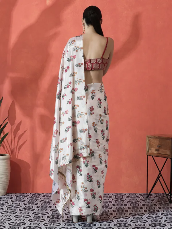 Pre-Draped_Ready_to_Wear_Chinnon_Fabric_Digital_Printed_Saree_With_Unstiched_Blouse