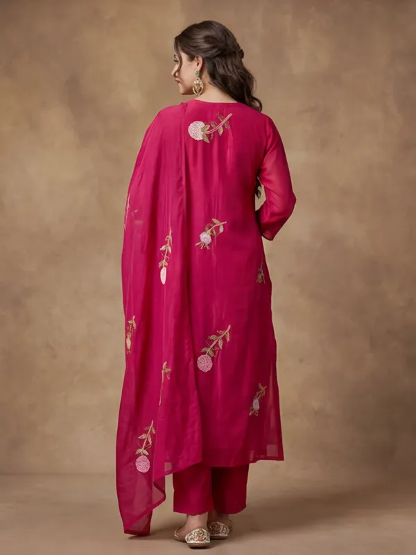 New_Embroidered_Work_Chanderi_Kurta_Set