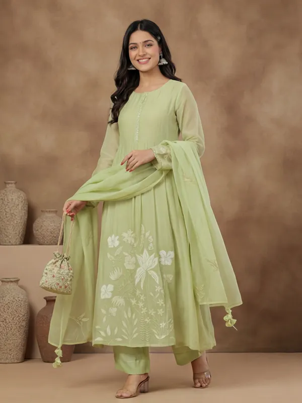 New_Embroidered_Work_Chanderi_Silk_Kurta_Set