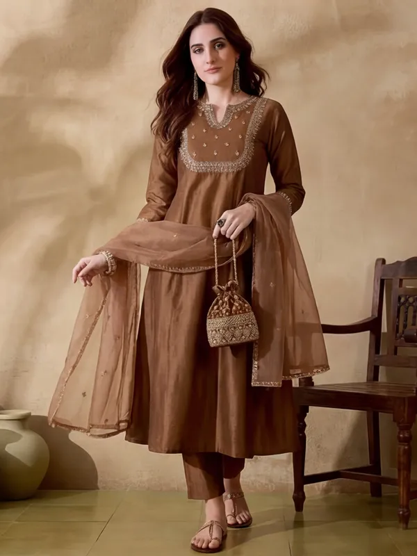 New_Embroidered_Work_Chinon_Kurta_Set