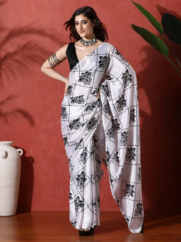 Pre-Draped_Ready_to_Wear_Chinnon_Fabric_Digital_Printed_Saree_With_Unstiched_Blouse