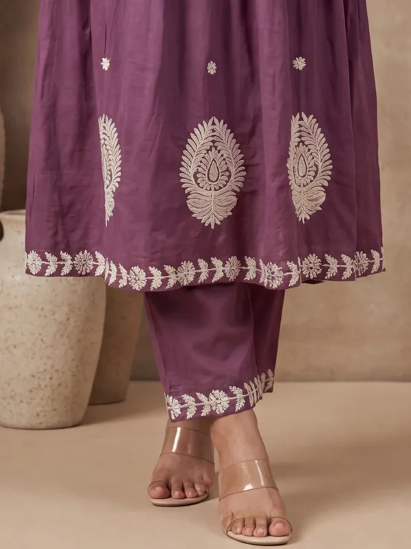 New_Embroidered_Work_Pure_Viscose_Chanderi_Kurta_Set