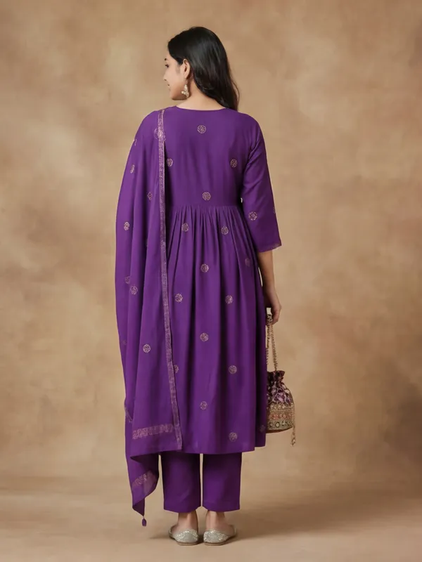 New_Embroidered_Work_&_Printed_Rayon_Kurta_Set