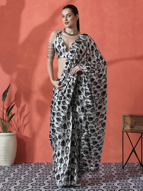 Pre-Draped_Ready_to_Wear_Chinnon_Fabric_Digital_Printed_Saree_With_Unstiched_Blouse