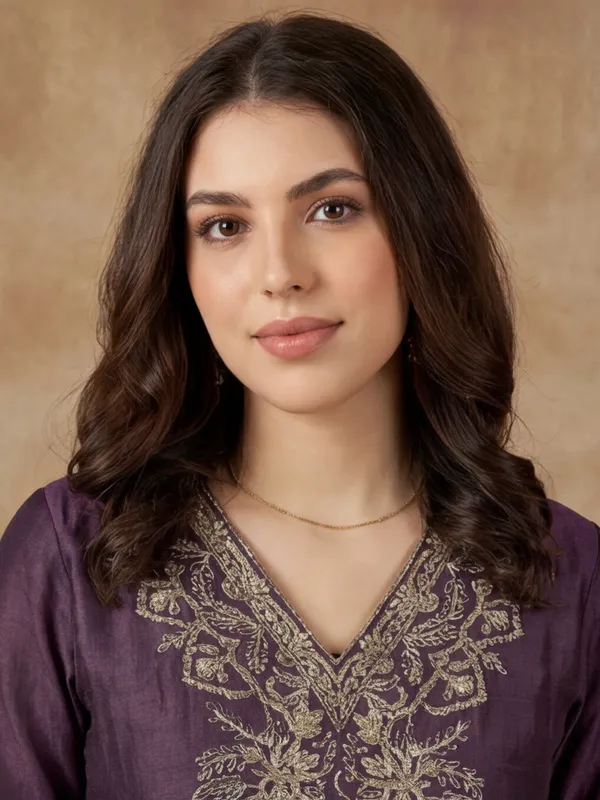 Women_Embroidered_Vichitra_Silk_kurta_set