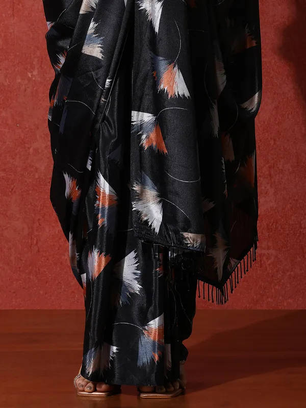 Pre-Draped_Ready_to_Wear_Chinnon_Fabric_Digital_Printed_Saree_With_Unstiched_Blouse
