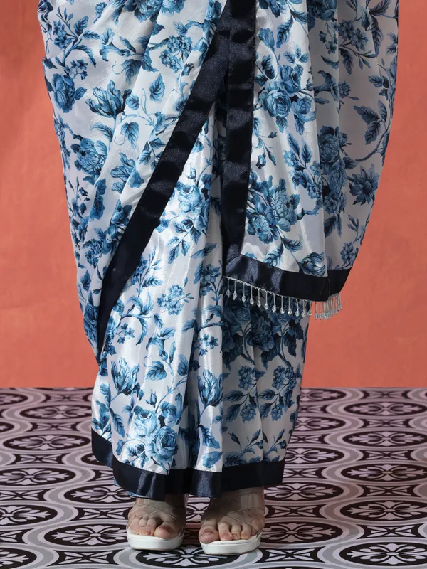 Pre-Draped_Ready_to_Wear_Chinnon_Fabric_Digital_Printed_Saree_With_Unstiched_Blouse