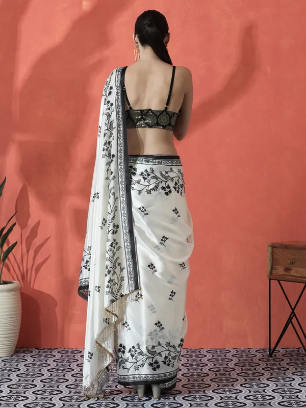 Pre-Draped_Ready_to_Wear_Chinnon_Fabric_Digital_Printed_Saree_With_Unstiched_Blouse