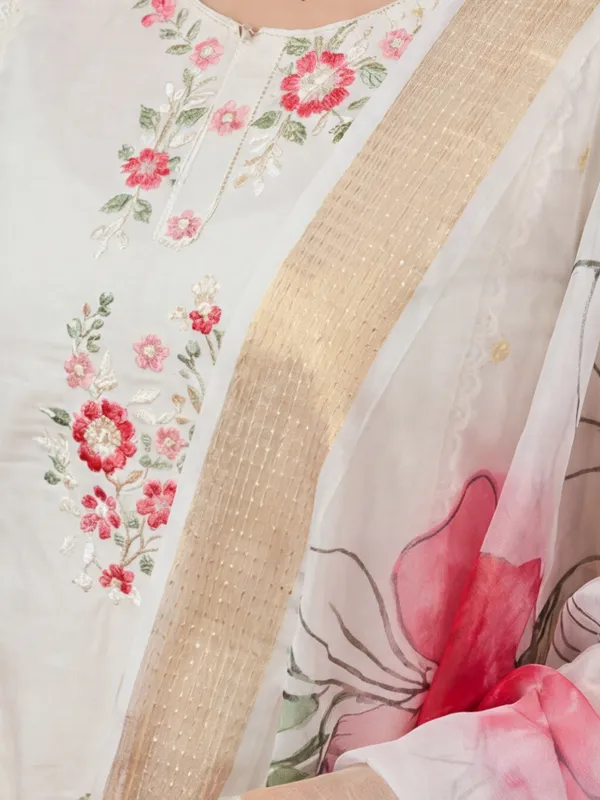 New_Embroidered_Work_Chanderi_Kurta_Set
