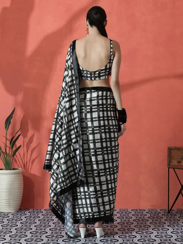 Pre-Draped_Ready_to_Wear_Chinnon_Fabric_Digital_Printed_Saree_With_Unstiched_Blouse