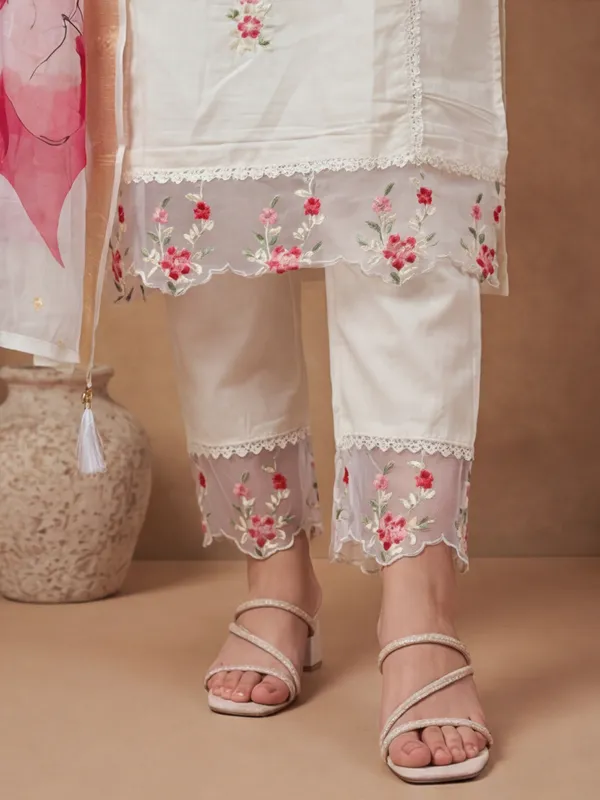 New_Embroidered_Work_Chanderi_Kurta_Set