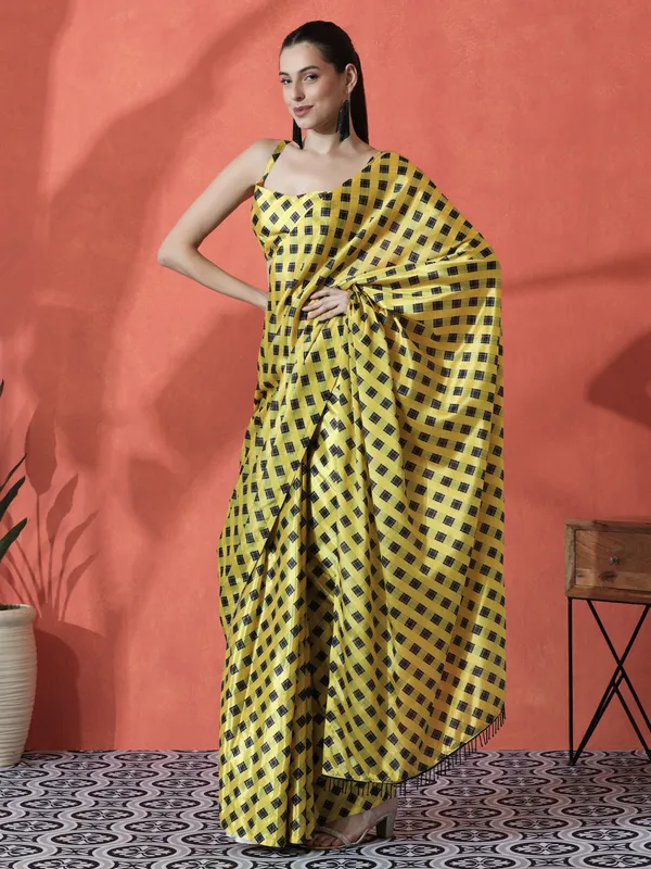 Pre-Draped_Ready_to_Wear_Chinnon_Fabric_Digital_Printed_Saree_With_Unstiched_Blouse