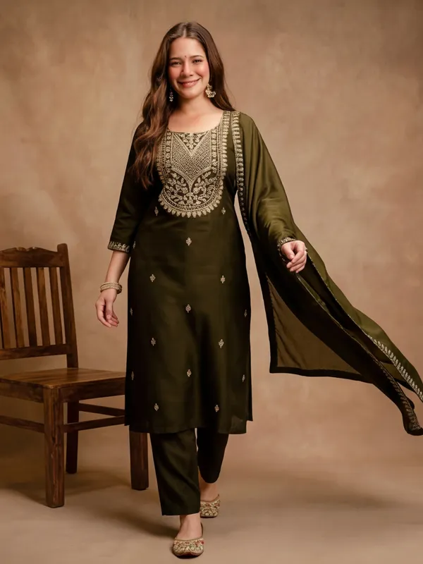 Women_Embroidered_Vichitra_Silk_kurta_set