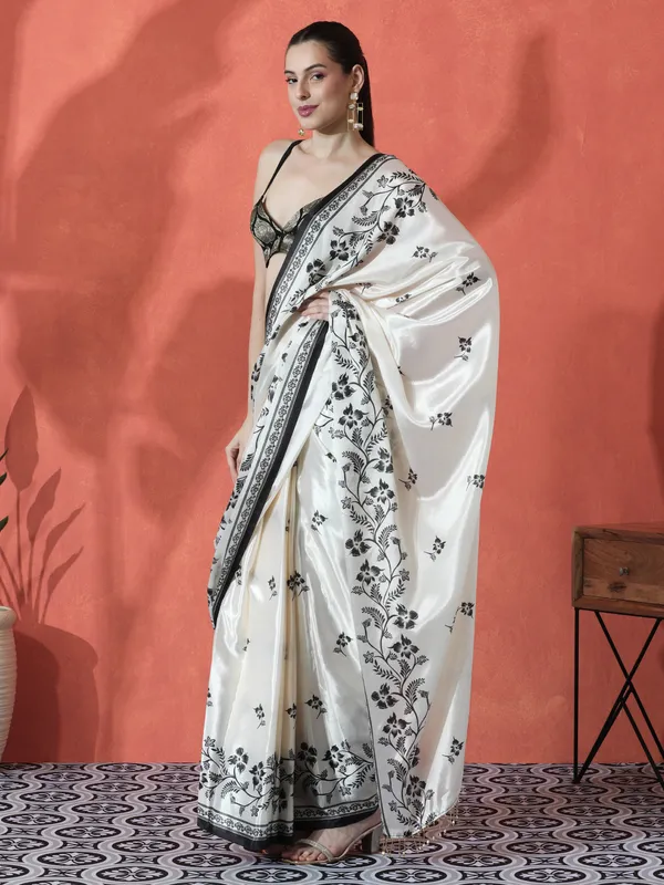 Pre-Draped_Ready_to_Wear_Chinnon_Fabric_Digital_Printed_Saree_With_Unstiched_Blouse