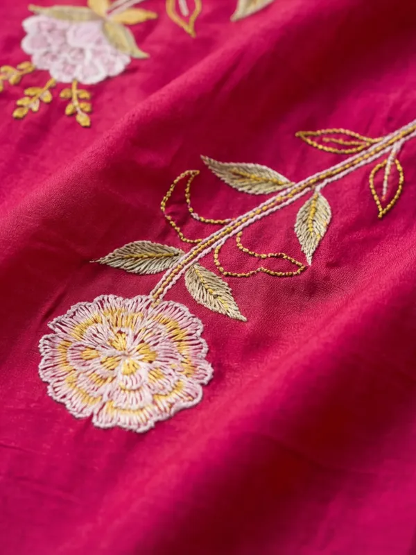 New_Embroidered_Work_Chanderi_Kurta_Set
