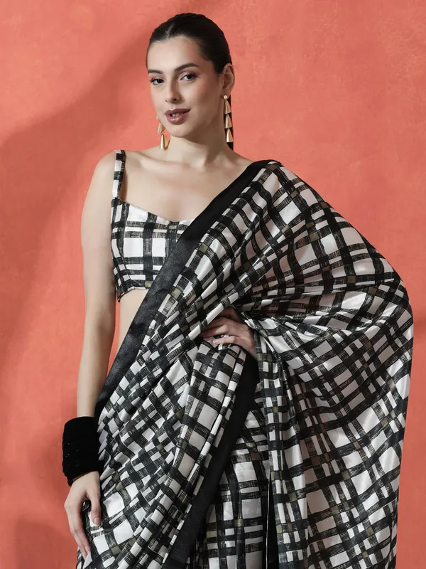 Pre-Draped_Ready_to_Wear_Chinnon_Fabric_Digital_Printed_Saree_With_Unstiched_Blouse