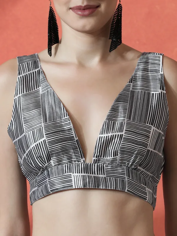Pre-Draped_Ready_to_Wear_Chinnon_Fabric_Digital_Printed_Saree_With_Unstiched_Blouse