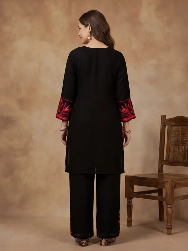 New_Embroidered_Work_Georgette_Kurta_Set
