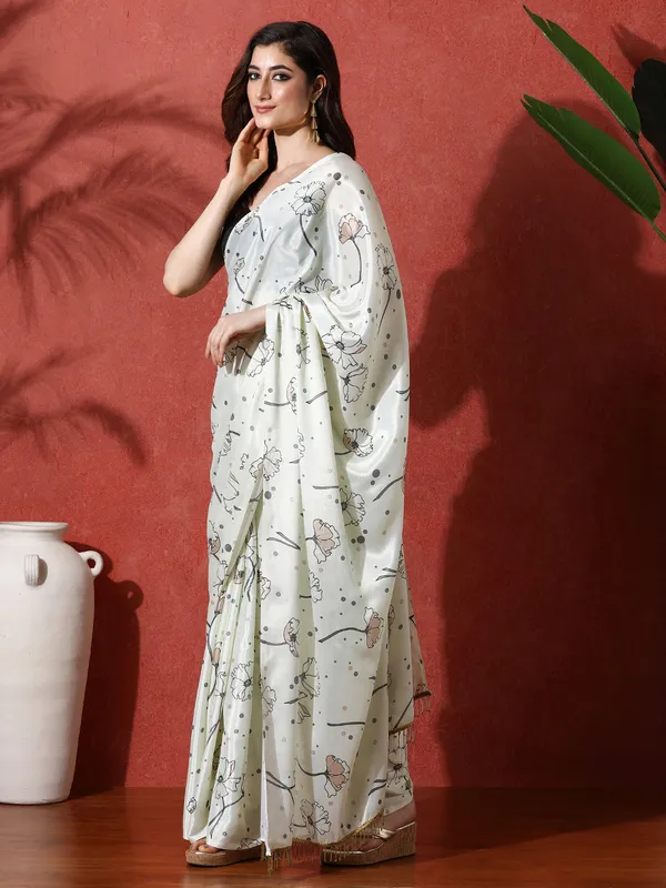 Pre-Draped_Ready_to_Wear_Chinnon_Fabric_Digital_Printed_Saree_With_Unstiched_Blouse