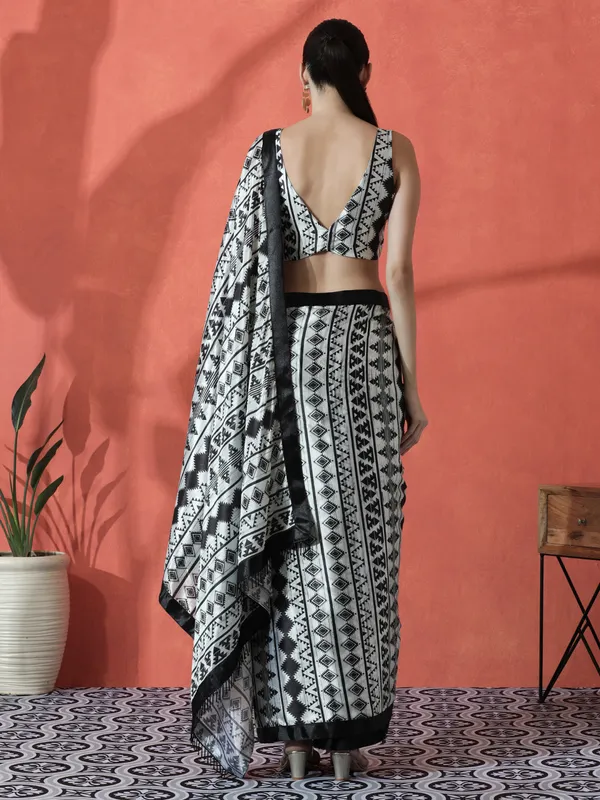 Pre-Draped_Ready_to_Wear_Chinnon_Fabric_Digital_Printed_Saree_With_Unstiched_Blouse