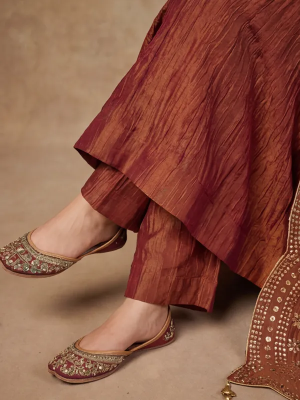 New_Embroidered_Work_Chinon_Kurta_Set
