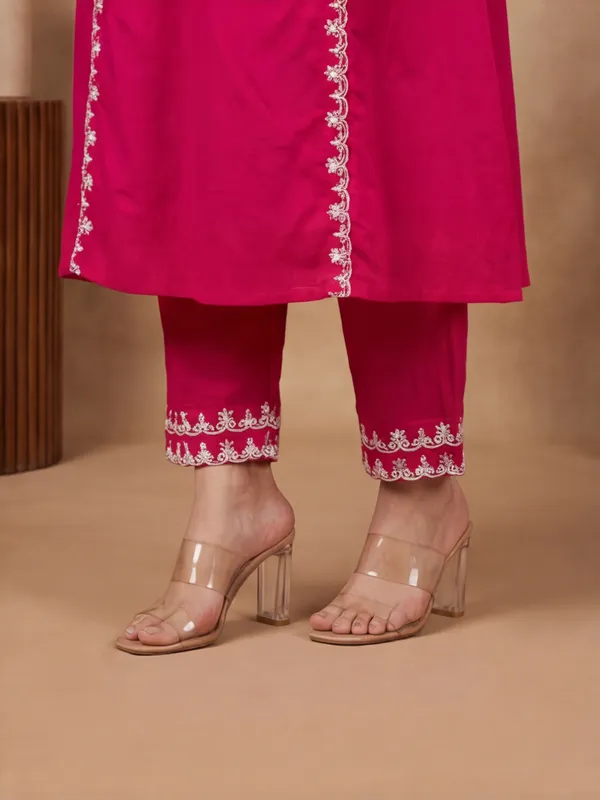 New_Embroidered_Work_Chanderi_Kurta_Set