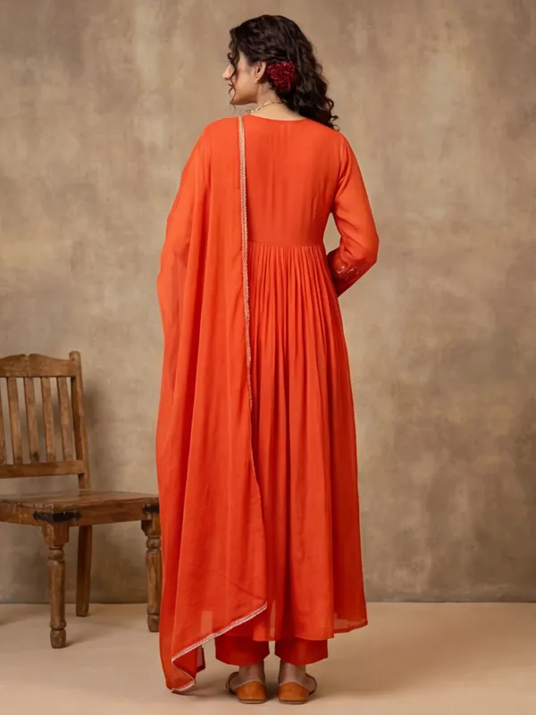 New_Embroidered_Work_Chanderi_Silk_Kurta_Set