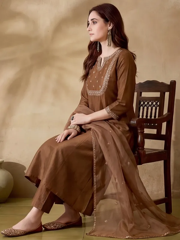 New_Embroidered_Work_Chinon_Kurta_Set
